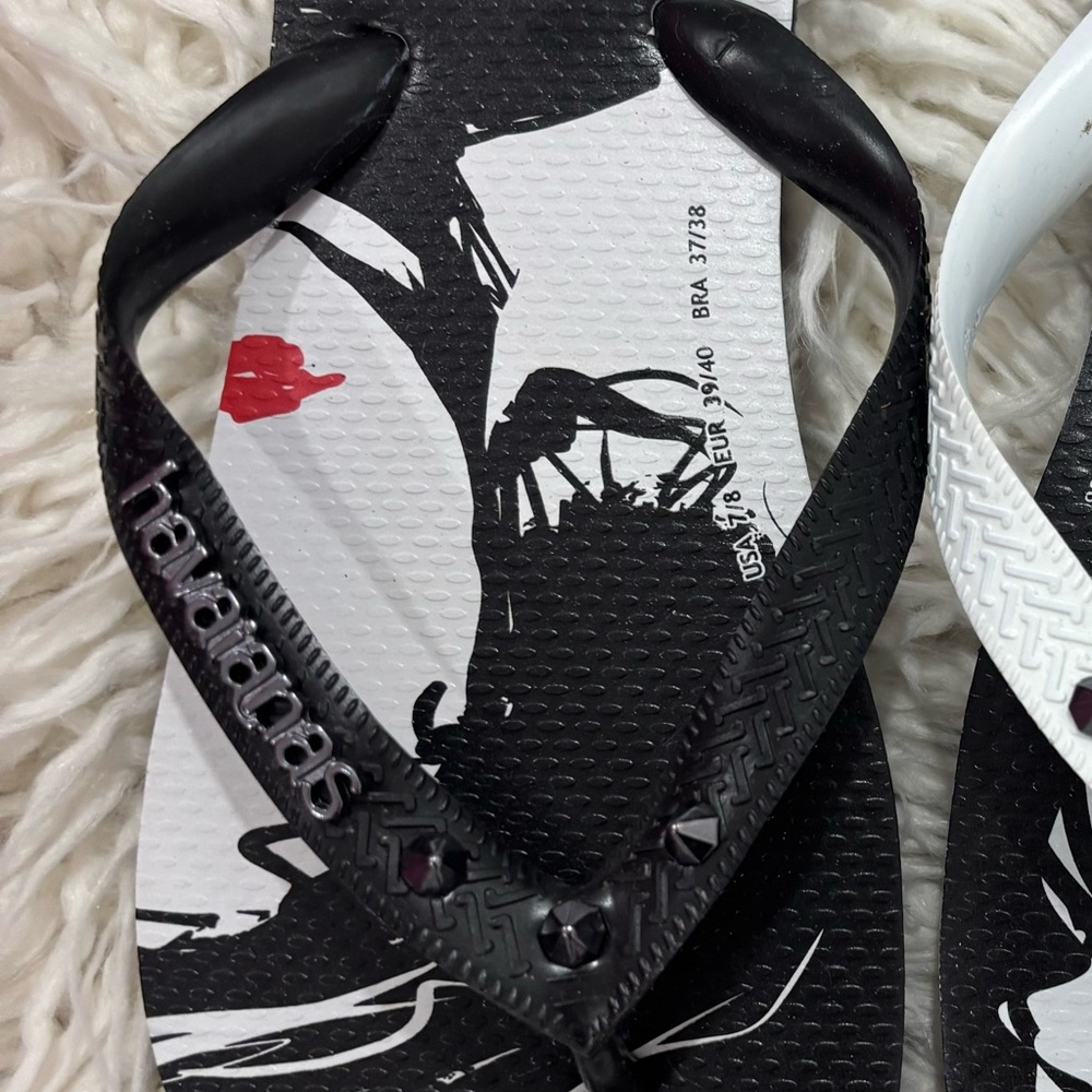 (NWOT) Havaianas Cruella Black and White Flip Flops - Picture 5 of 6
